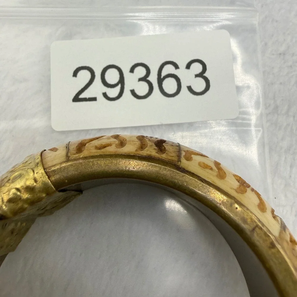 Vintage Hand Carved Bangle Cream Gold Tone Ornate Hinge Pin Closure 7
